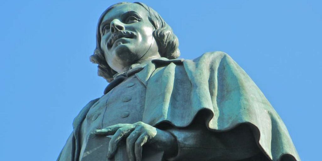 statue of Gogol Nikolai