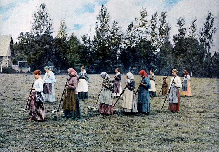 Haymaking around Moscow c1890